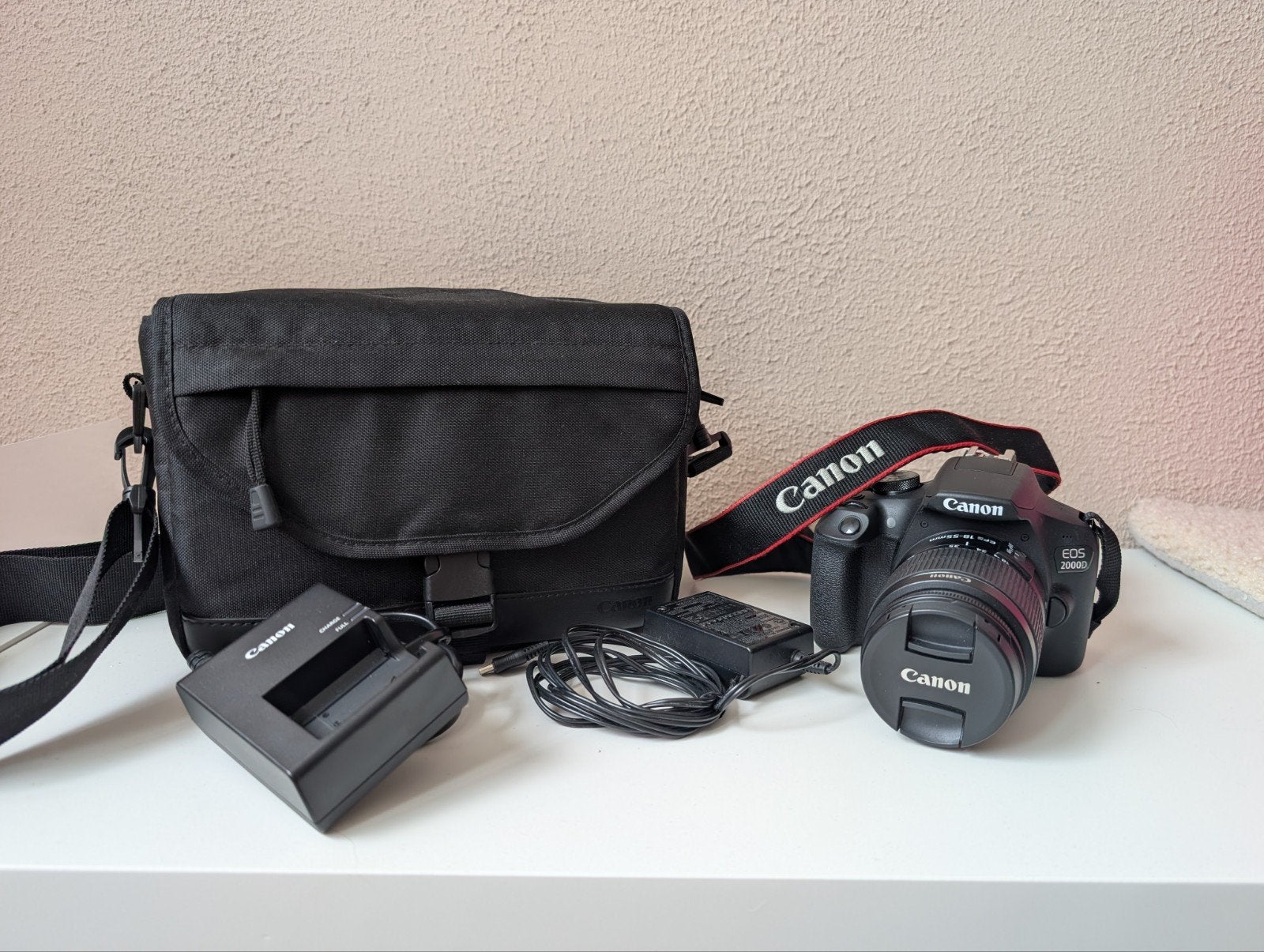 Canon EOS 2000d met tas, Ophalen of Verzenden, Zo goed als nieuw, Canon, 8 keer of meer