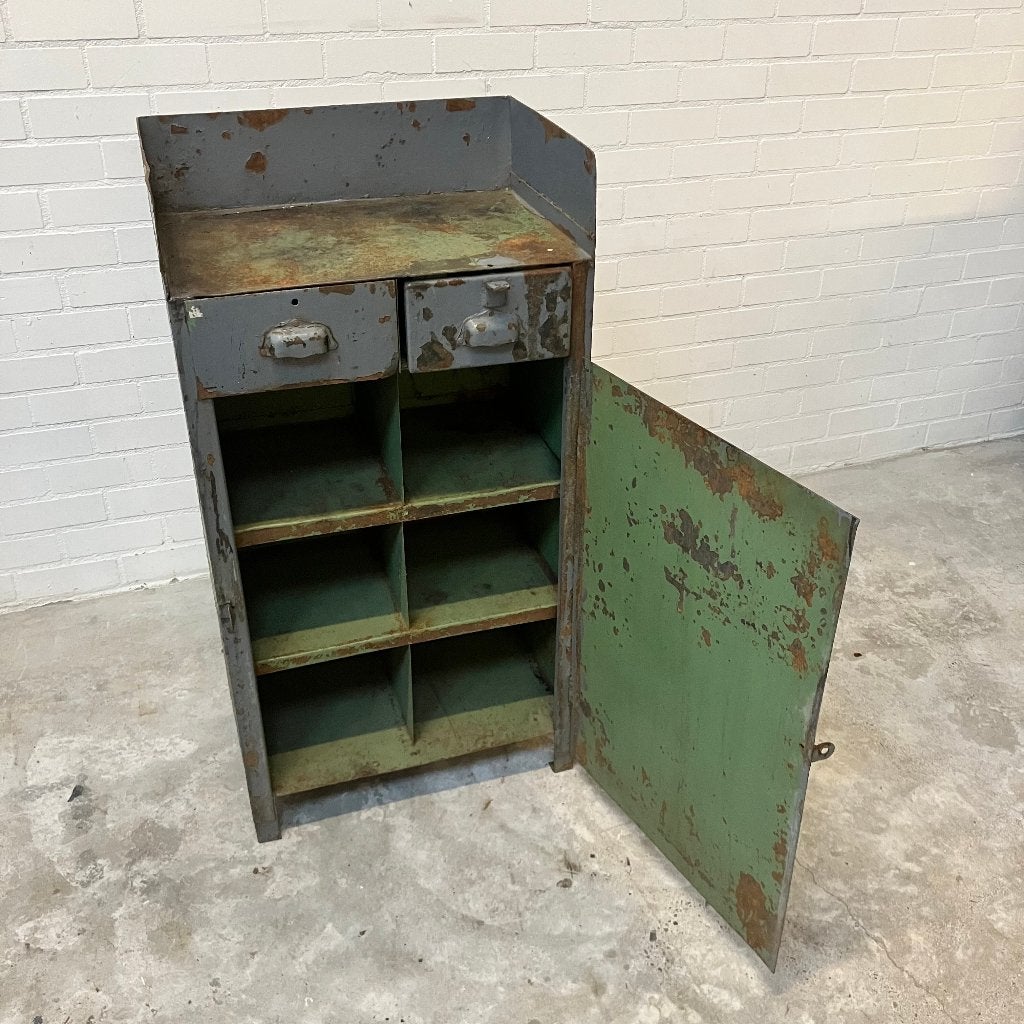 Oude stalen werkplaatskast vintage ladenkast keuken kast oud, Huis en Inrichting, Kasten | Ladekasten, Ophalen, Gebruikt, 5 laden of meer