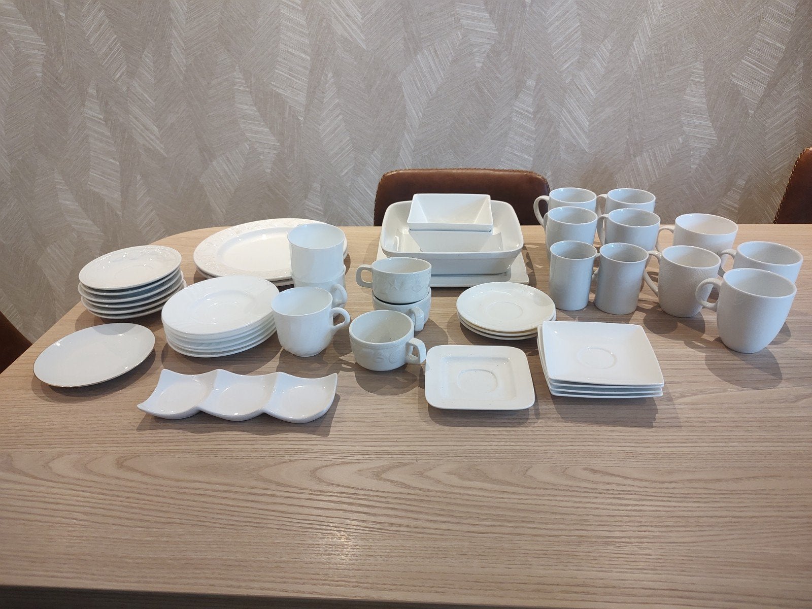 diverse witte servies items, knutselen? kopjes vetbollen?, Ophalen, Porselein, Overige stijlen, Kop(pen) en/of Schotel(s)
