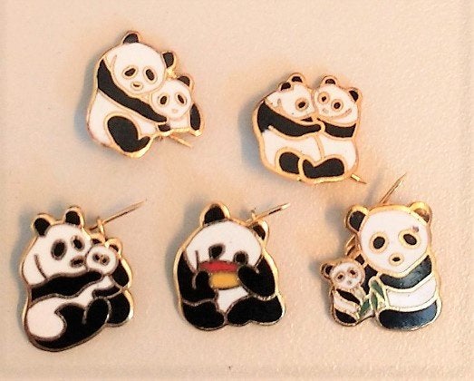 5 verschillende zgan brochespeldjes met panda beren, Verzamelen, Speldjes, Pins en Buttons, Ophalen of Verzenden, Zo goed als nieuw