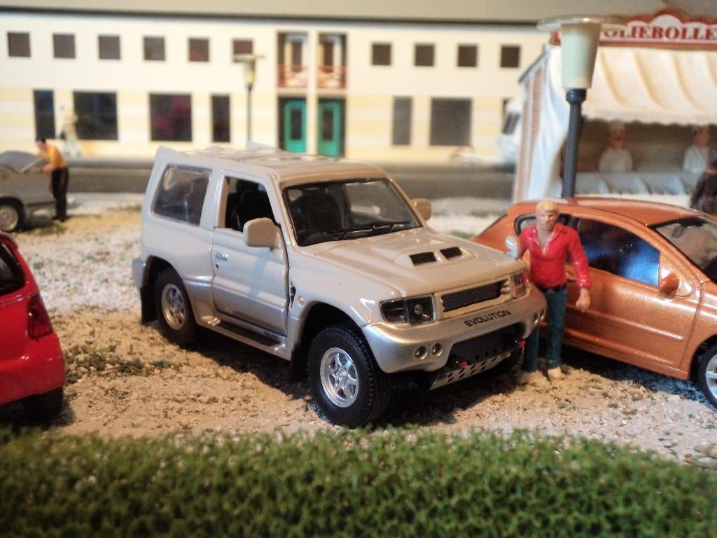 1/43 Mitsubishi Pajero Evolution - Cararama grijs, Hobby en Vrije tijd, Modelauto's | 1:43, Zo goed als nieuw, Auto, Overige merken
