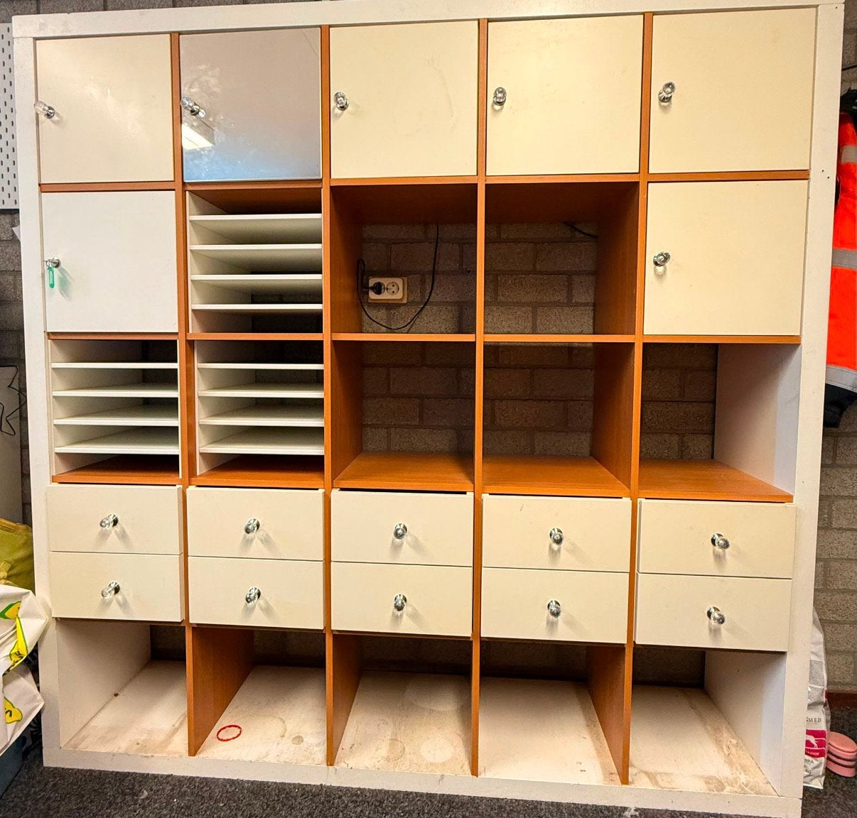 Kallax kast – 25 vakken, Ophalen, Zo goed als nieuw, 25 tot 50 cm, 50 tot 100 cm
