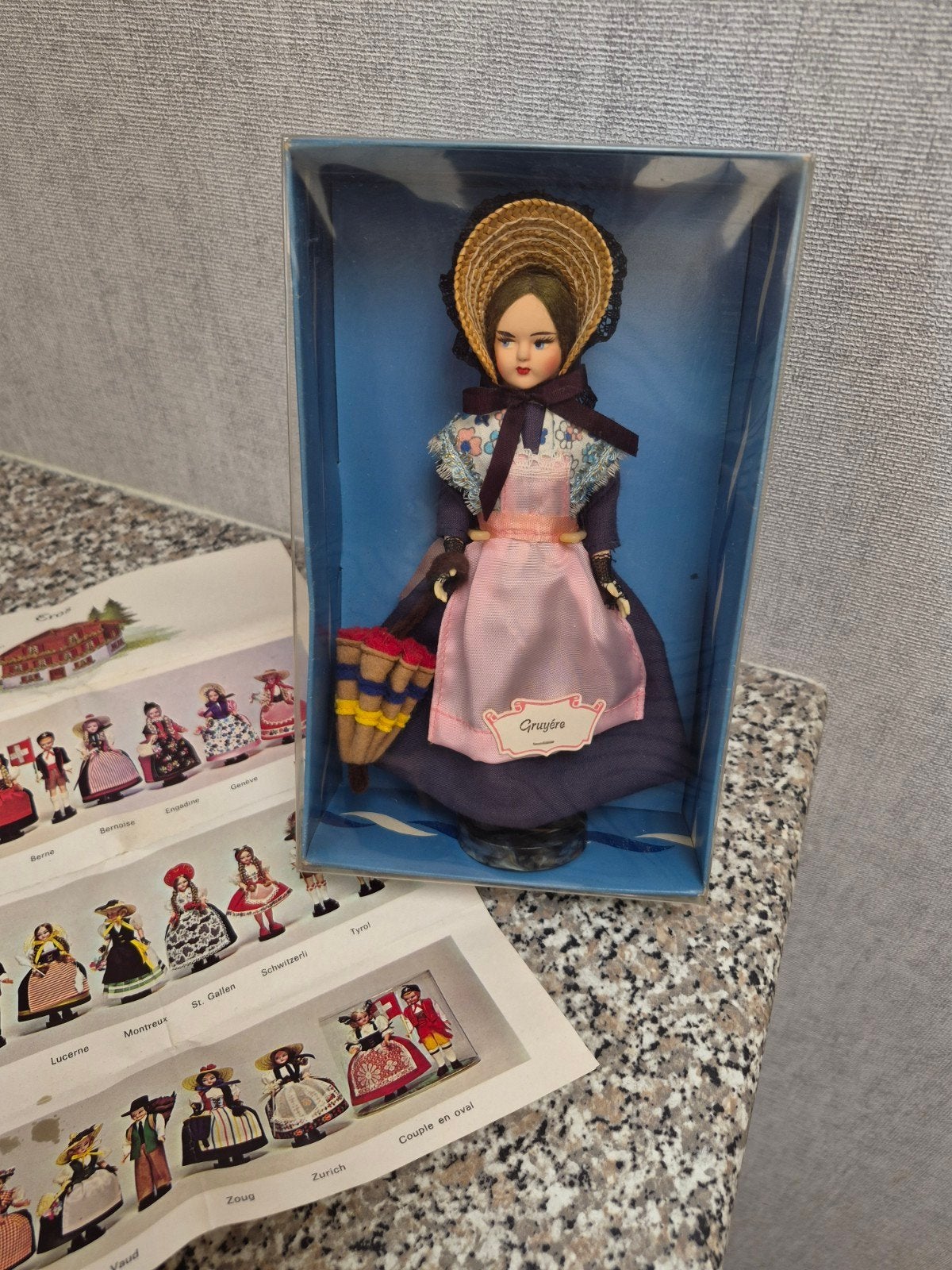 Vintage klederdrachtpopje, Verzenden, Zo goed als nieuw, Pop