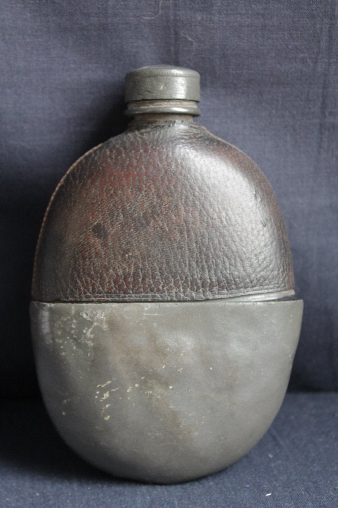 Antieke heupfles, leren bovenkant en tinnen drinkbeker, Antiek en Kunst, Ophalen of Verzenden