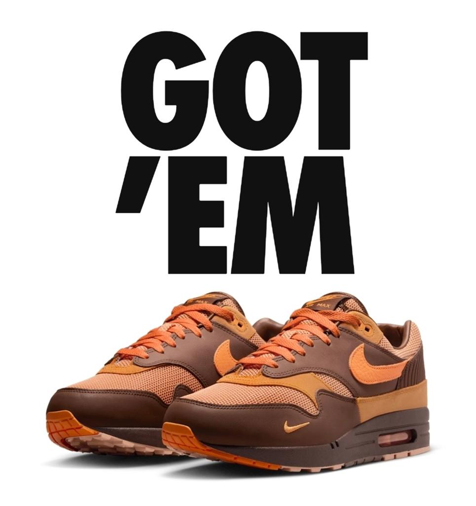 Nike Air Max 1 'Kingsday' - Maat 45,5 - Deadstock, Kleding | Heren, Schoenen, Bruin, Nike, Nieuw, Ophalen of Verzenden