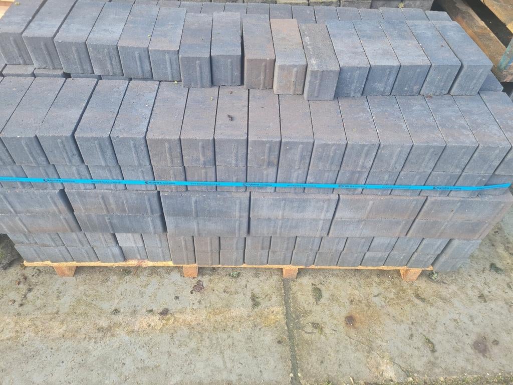 Dikformaat strak 21x7x8cm oud drachten, Tuin en Terras, Tegels en Klinkers, Gebruikt, Klinkers, Ophalen of Verzenden, 10 m² of meer