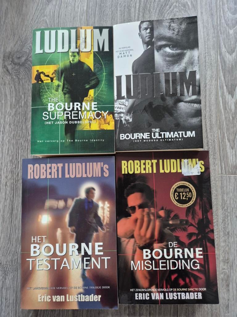 4 boeken van Ludlum, Bourne serie, Ophalen of Verzenden, Zo goed als nieuw, Robert Ludlum, Tv-bewerking