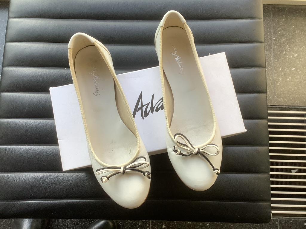 Dr Adams Ballerina's - Maat 39, Kleding | Dames, Schoenen, Gedragen, Ballerina's, Wit, Ophalen of Verzenden