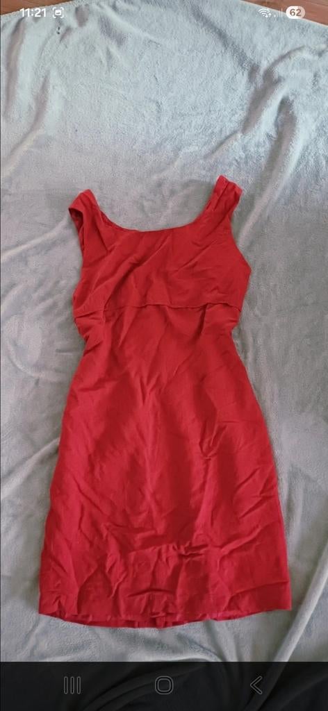Mooi rood gevoerd getailleerd jurkje met achtersplitje en za, Maat 38/40 (M), Ophalen of Verzenden, Zo goed als nieuw, Sandwich