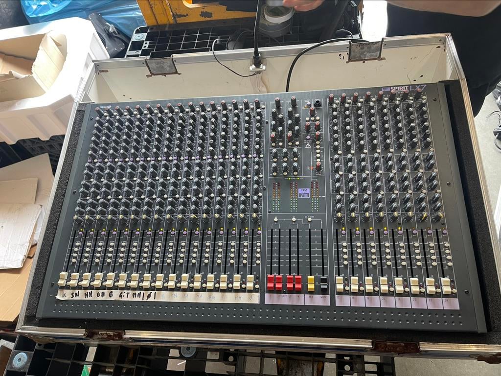 SOUNDCRAFT SPIRIT LX7 Memgtafel 24 input 7Bus 6Aux + Case !!, Ophalen, Gebruikt, 20 kanalen of meer, Microfooningang