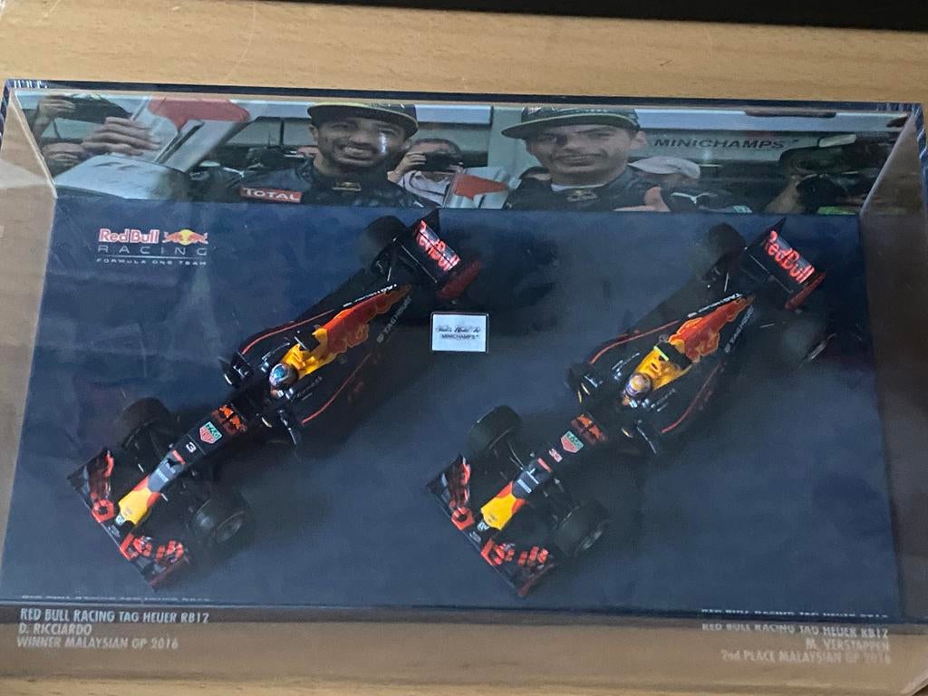 Red Bull RB12 Maleisie. 1:43 #3 en #33 max verstappen, Hobby en Vrije tijd, Modelauto's | 1:43, Ophalen of Verzenden, Zo goed als nieuw
