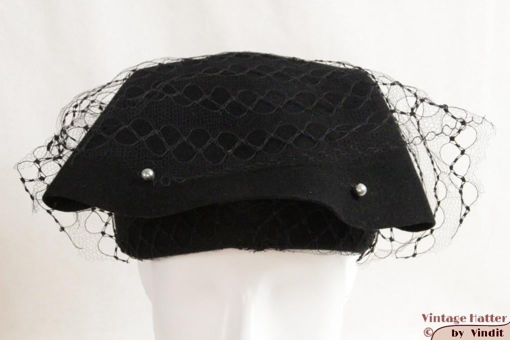 Vintage Dameshoed zwart met voile 54 = XS gratis verzenden, Kleding | Dames, Hoeden en Petten, Ophalen of Verzenden, Gedragen