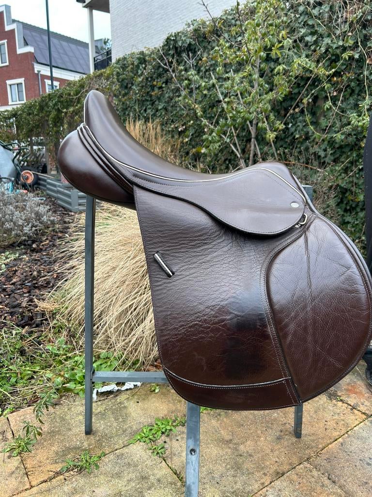 Custom springzadel 17,5 inch, Dieren en Toebehoren, Paarden en Pony's | Zadels, Ophalen of Verzenden, Zo goed als nieuw, Springen