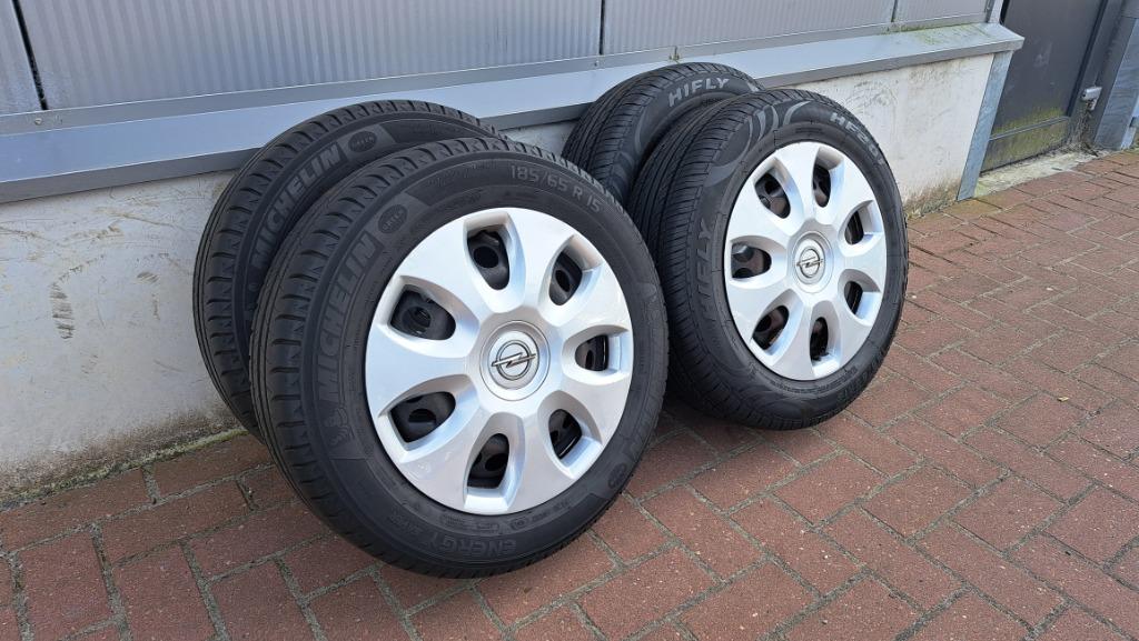 Velgen + zomerbanden Corsa Tigra Meriva Astra 185/65/15, Auto-onderdelen, Ophalen, Gebruikt, 15 inch, Banden en Velgen