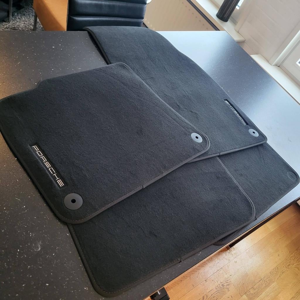 9YA-2 Cayenne E3-2 (2023+) Floor Mats  Surround - Porsche, Auto-onderdelen, Interieur en Bekleding, Eu, Eu, Porsche, Nieuw