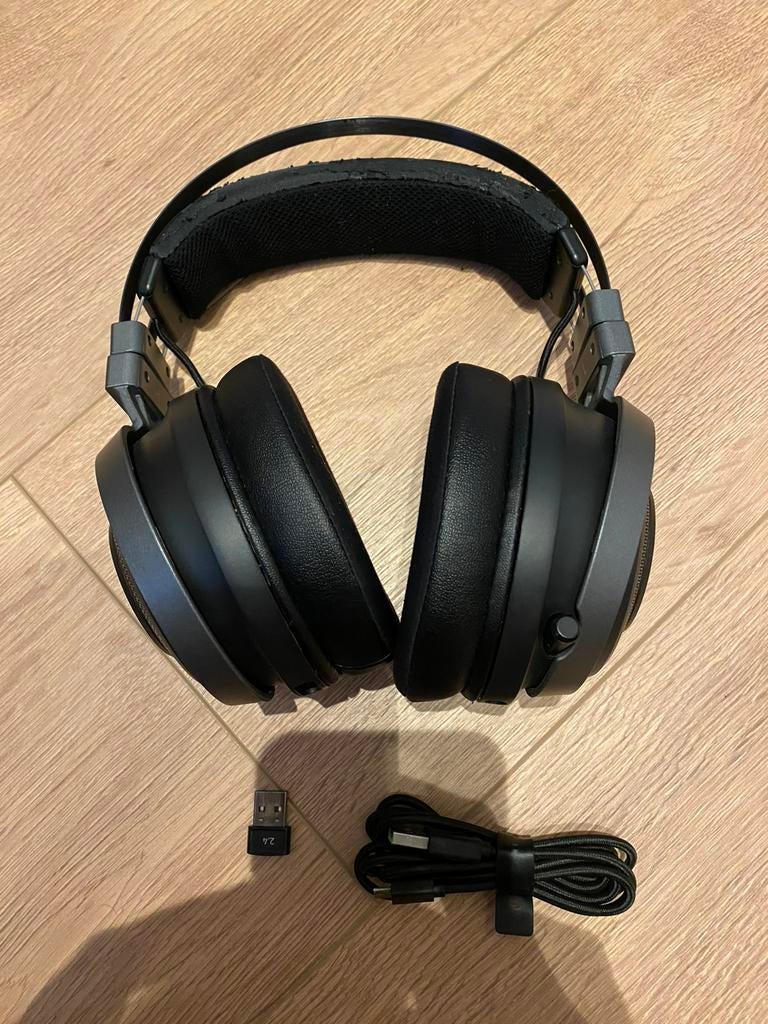 Razer Nari Ultimate wireless headset RGB, Computers en Software, Headsets, Gebruikt, Over-ear, Draadloos, Gaming headset, Inklapbare microfoon