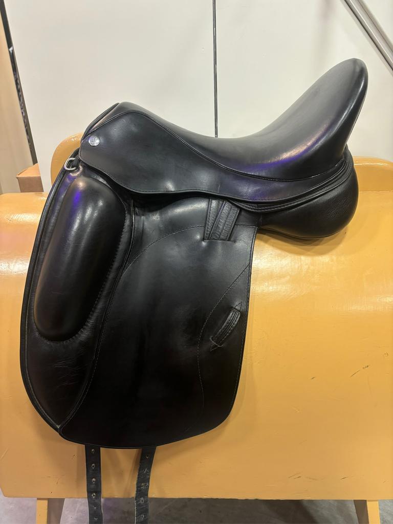Diverse tweedehandse dressuur & spring zadels, Dieren en Toebehoren, Paarden en Pony's | Zadels, Ophalen of Verzenden, Nieuw, Dressuur