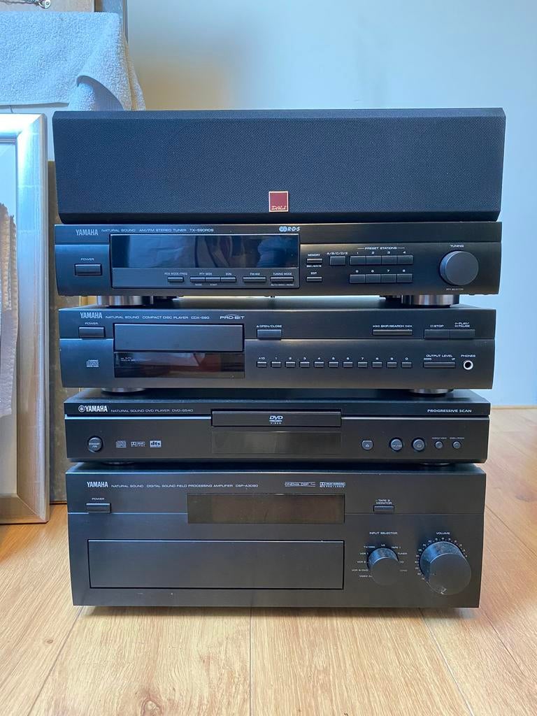 Yamaha stereoset bestaande uit versterker CD, DVD en tuner, Tuner of Radio, Losse componenten, Zo goed als nieuw, Ophalen