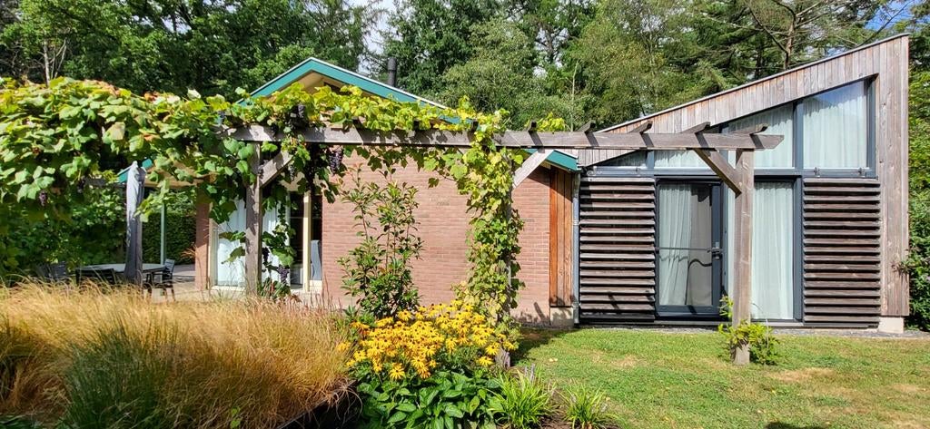Luxe, rolstoeltoegankelijke bungalow op bosrijk landgoed!, Vakantie, In bos, 2 slaapkamers, Open haard, Landelijk