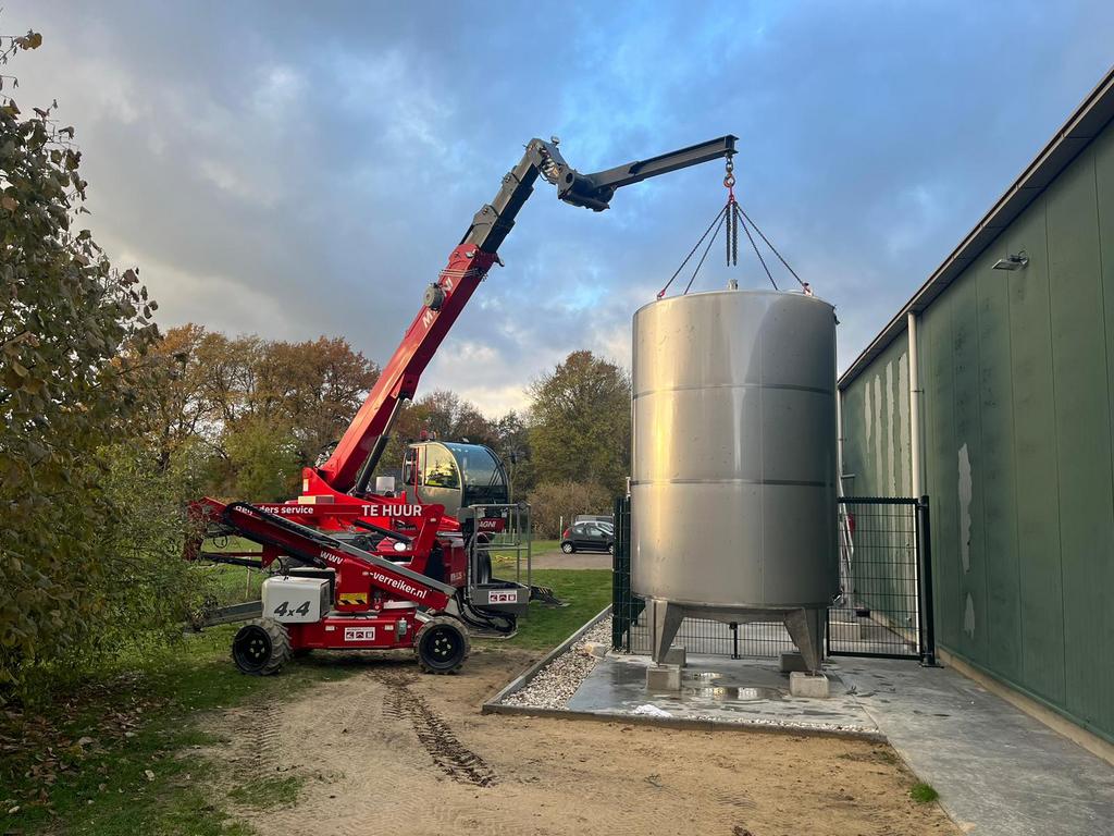 Te huur Verreiker, shovels en hoogwerkers, Ophalen of Verzenden, Zo goed als nieuw