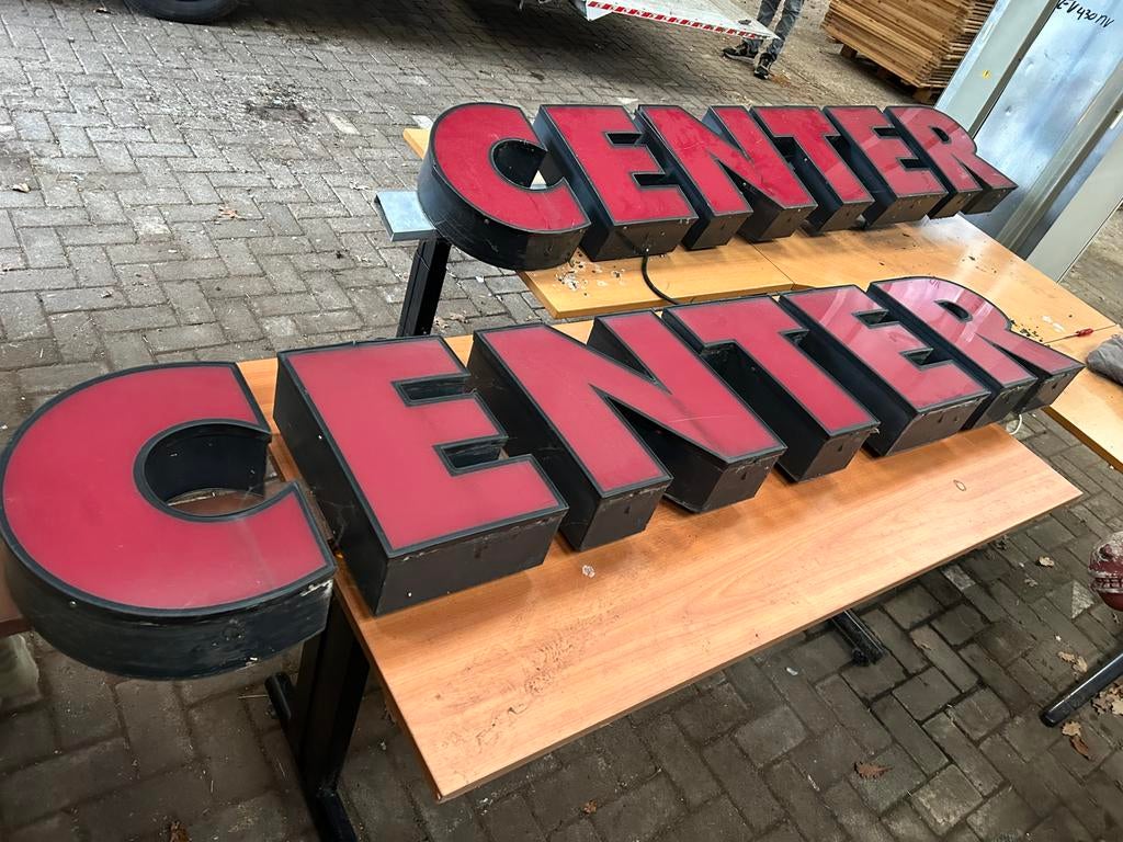 Twee lichtbakken met "center" tekst, Ophalen of Verzenden