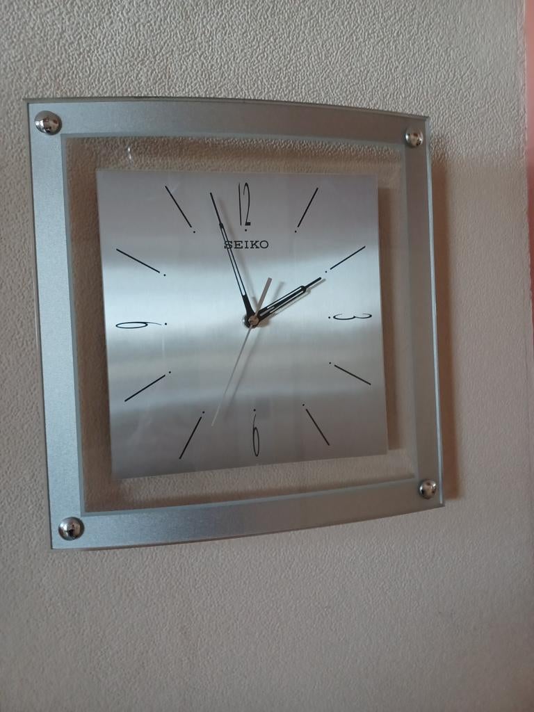 Moderne Seiko Wandklok, Huis en Inrichting, Woonaccessoires | Klokken, Ophalen of Verzenden, Zo goed als nieuw, Analoog, Wandklok