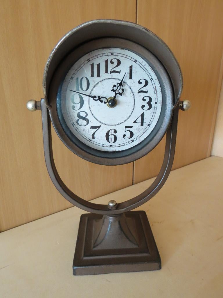 Apart Klokje, Ophalen of Verzenden, Zo goed als nieuw, Analoog, Wekker of Tafelklok