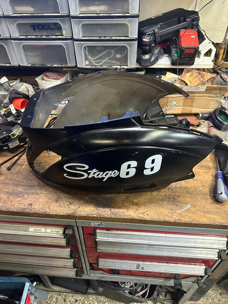 Piaggio zip achterkap met stickers, Ophalen