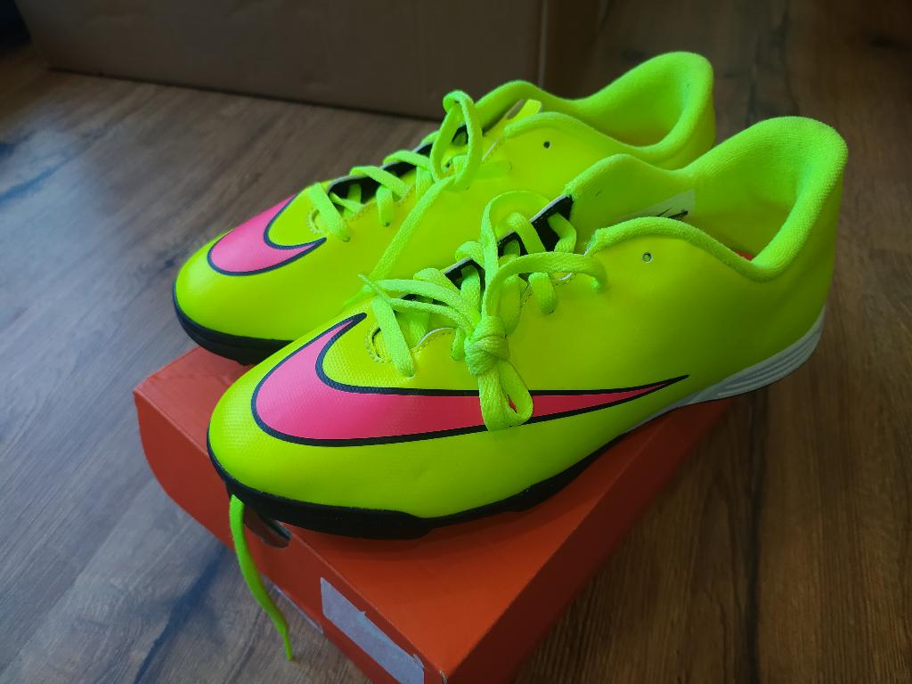 Nike mercurial voetbalschoenen maat 38 kunstgras nieuw, Maat XS of kleiner, Schoenen, Nieuw, Ophalen of Verzenden