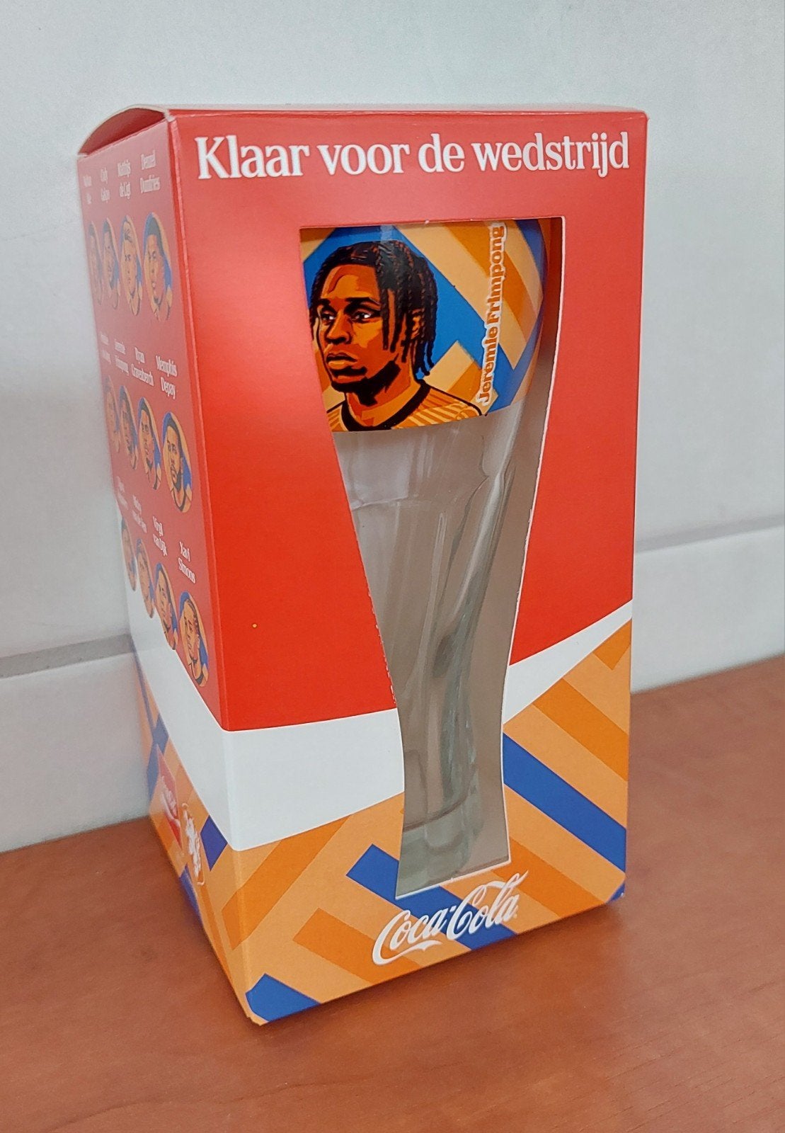 Coca-Cola Oranje WK '26 glas Jeremie Frimpong + poster, Verzamelen, Ophalen of Verzenden, Nieuw, Buitenlandse clubs, Overige typen