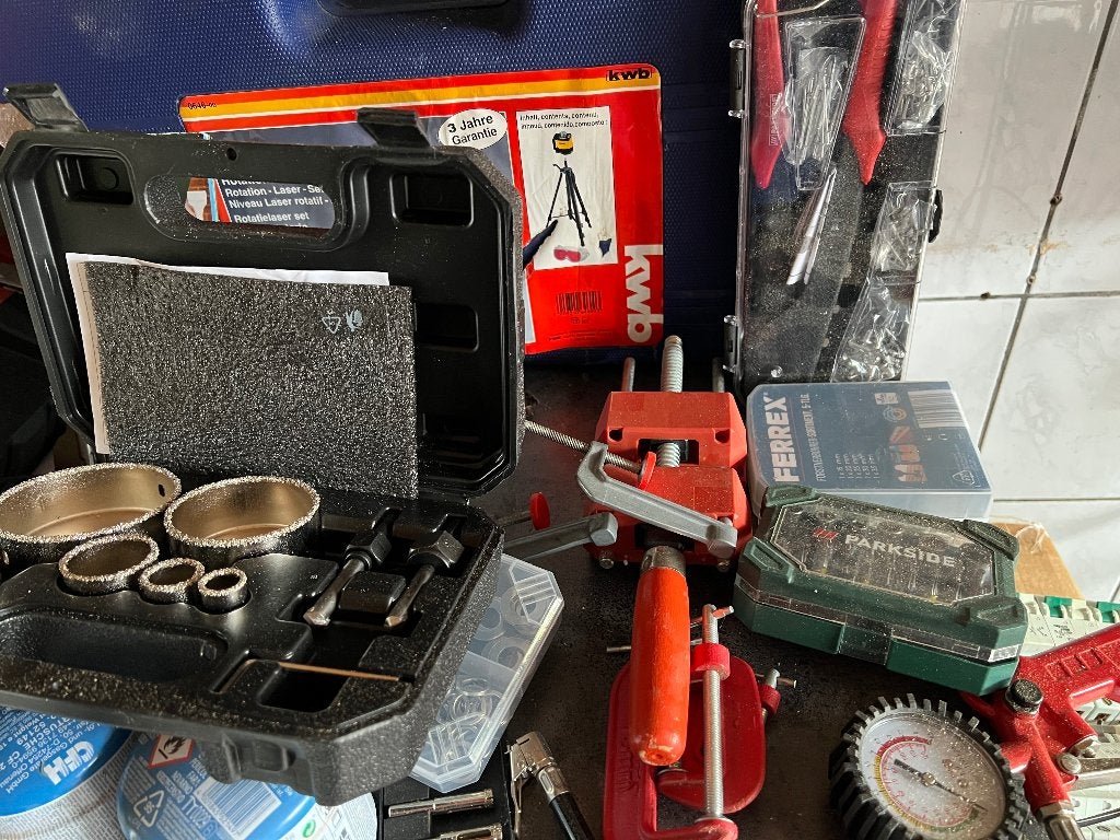 Foto 8 van Gereedschap van alles wat ook nieuw wegens verhuizing