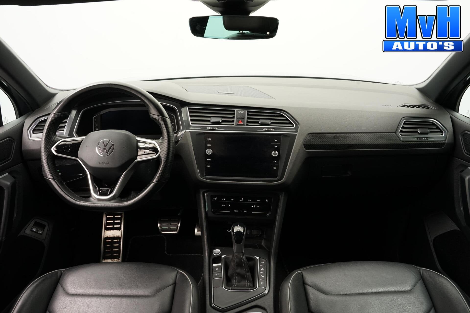 Volkswagen Tiguan 1.4 TSI PHEV R-Line|PANO|STOEL/STUUR.VERW|, Zwart, Met garantie (alle), Hybride Elektrisch/Benzine, Te koop