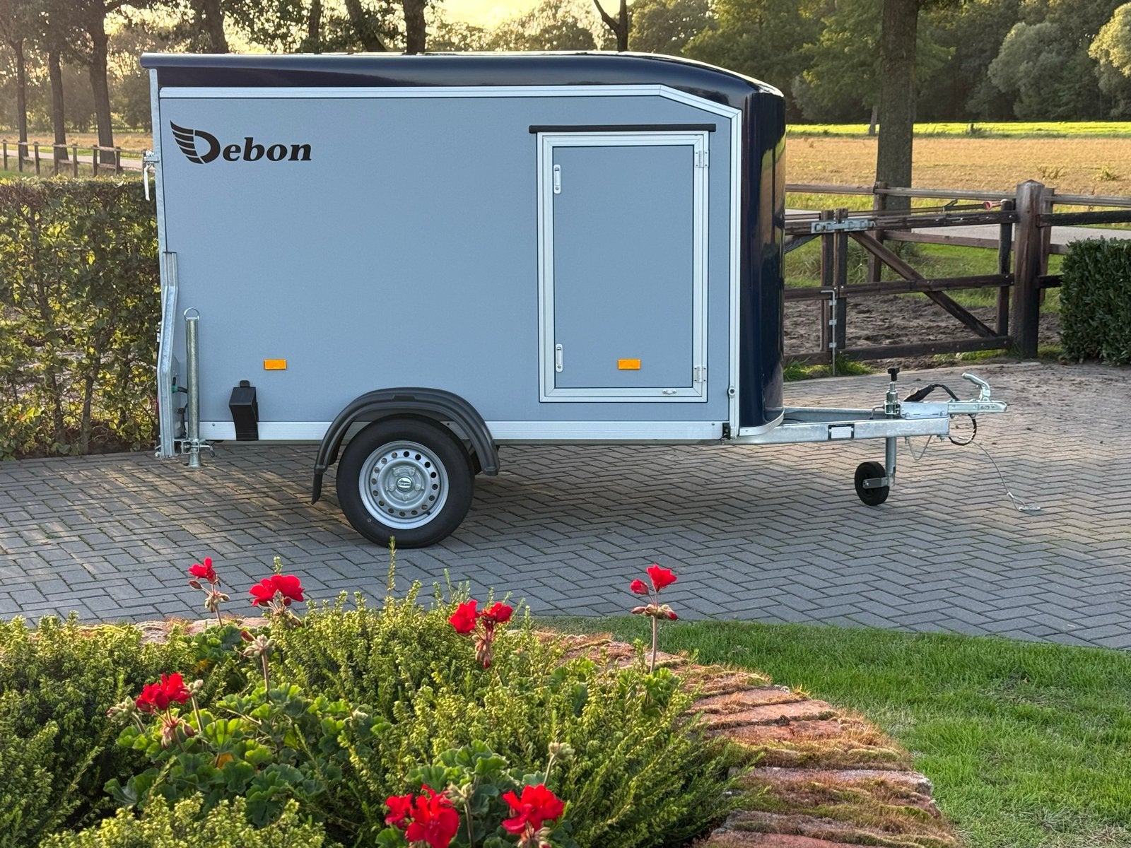 Debon C255 Gesloten Aanhangwagen 750 kg - BJ 2024, Ophalen of Verzenden, Zo goed als nieuw