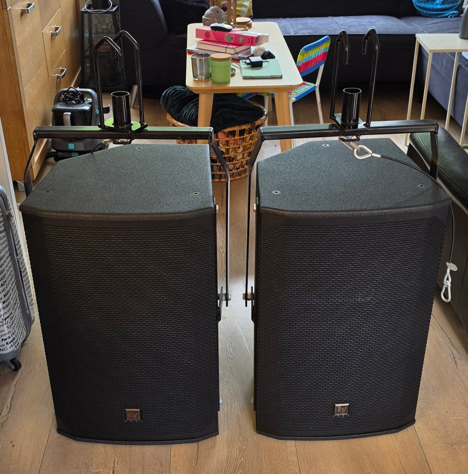 2x Electro-Voice EKX-15 passieve PA-speakers – 1600W, Vloerstaande luidspreker, Inclusief muurbeugels, Zo goed als nieuw, Ophalen