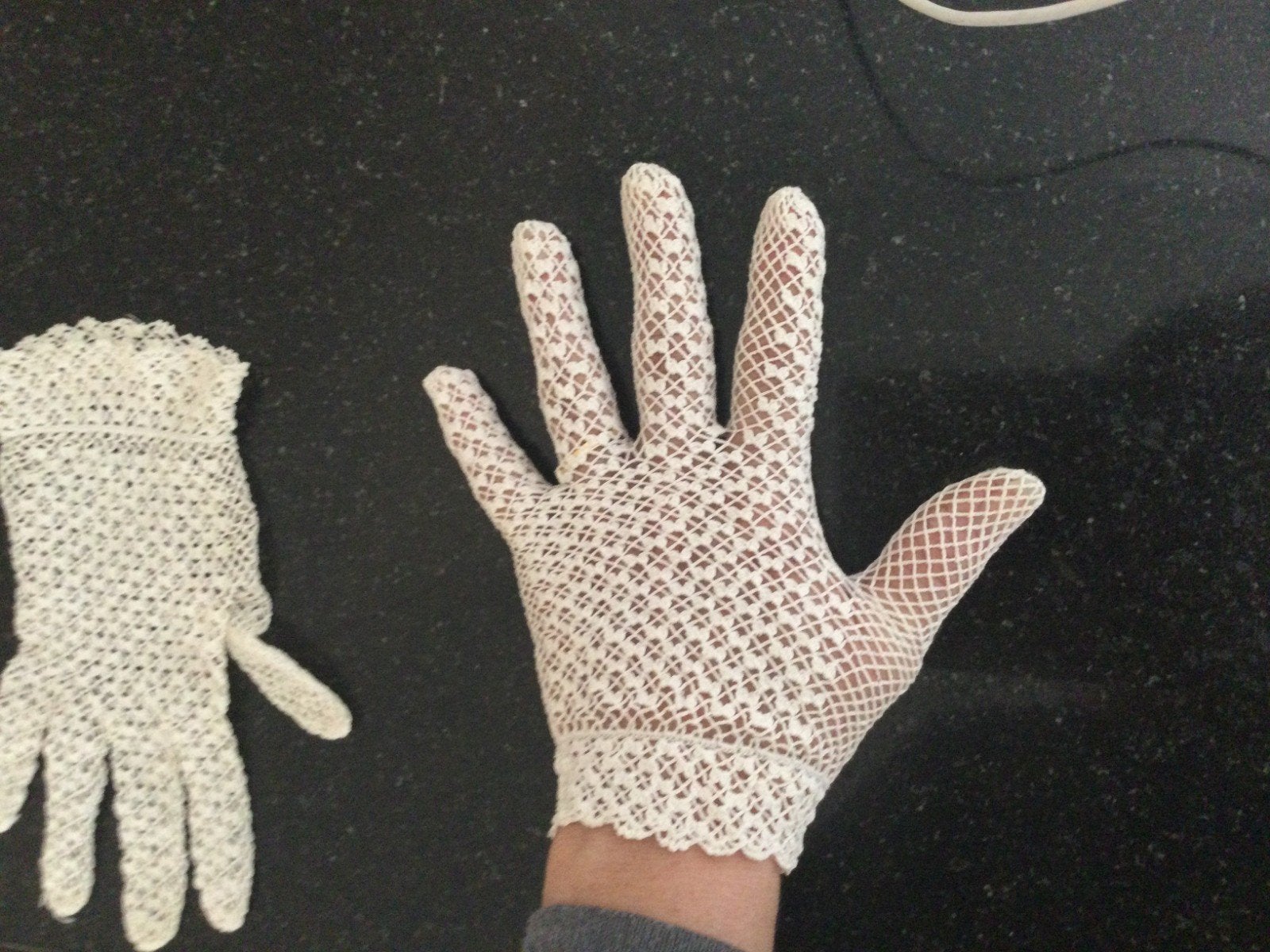 ZGAN. Trouw handschoenen gebroken wit, kant, niet wit., Ophalen of Verzenden, Zo goed als nieuw, Overige kleuren, Accessoires