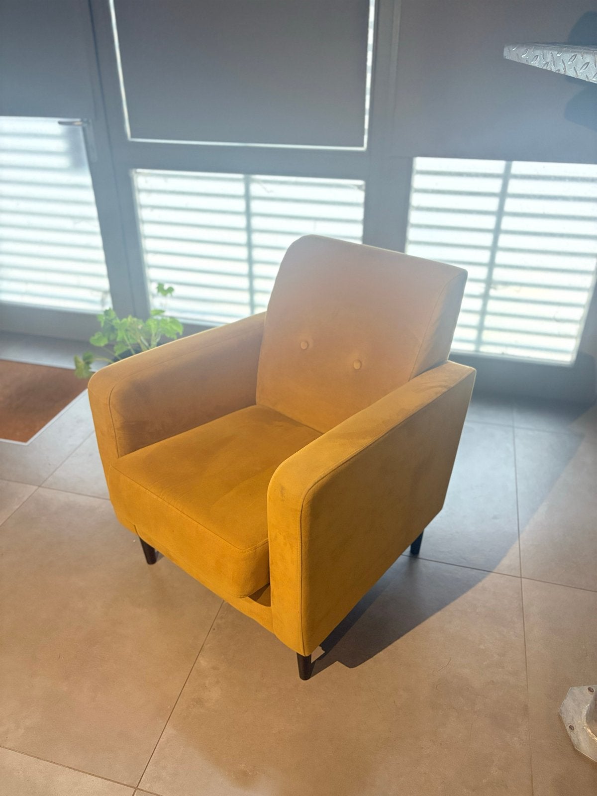 Designer zetel Goossens - Okergeel (2 stuks), Huis en Inrichting, Fauteuils, Ophalen, Zo goed als nieuw, Stof, 75 tot 100 cm