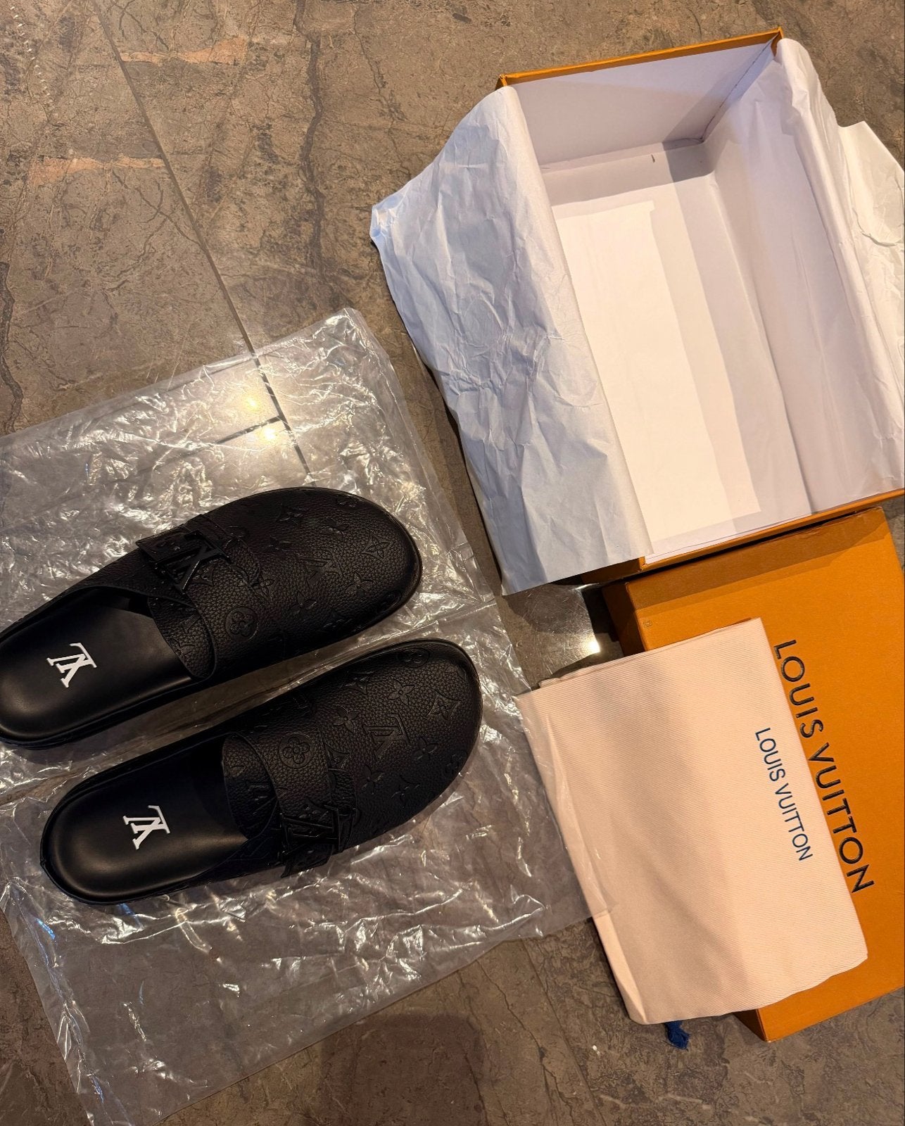 Louis Vuitton Instappers Maat 42 Nieuw met Doos, Ophalen of Verzenden, Nieuw, Zwart, Loafers