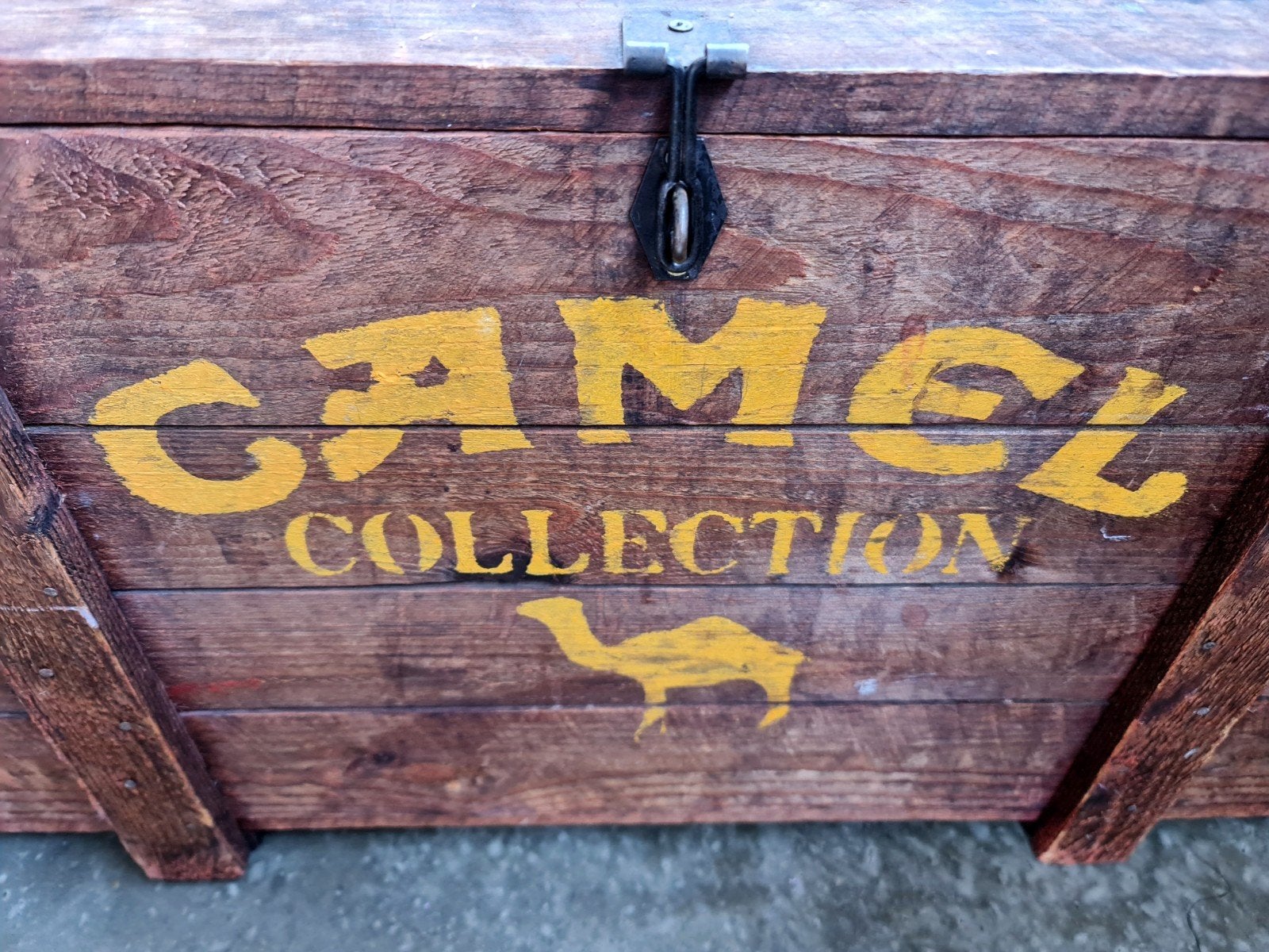 Camel transport kist met logo geel salontafel horeca uniek, Ophalen