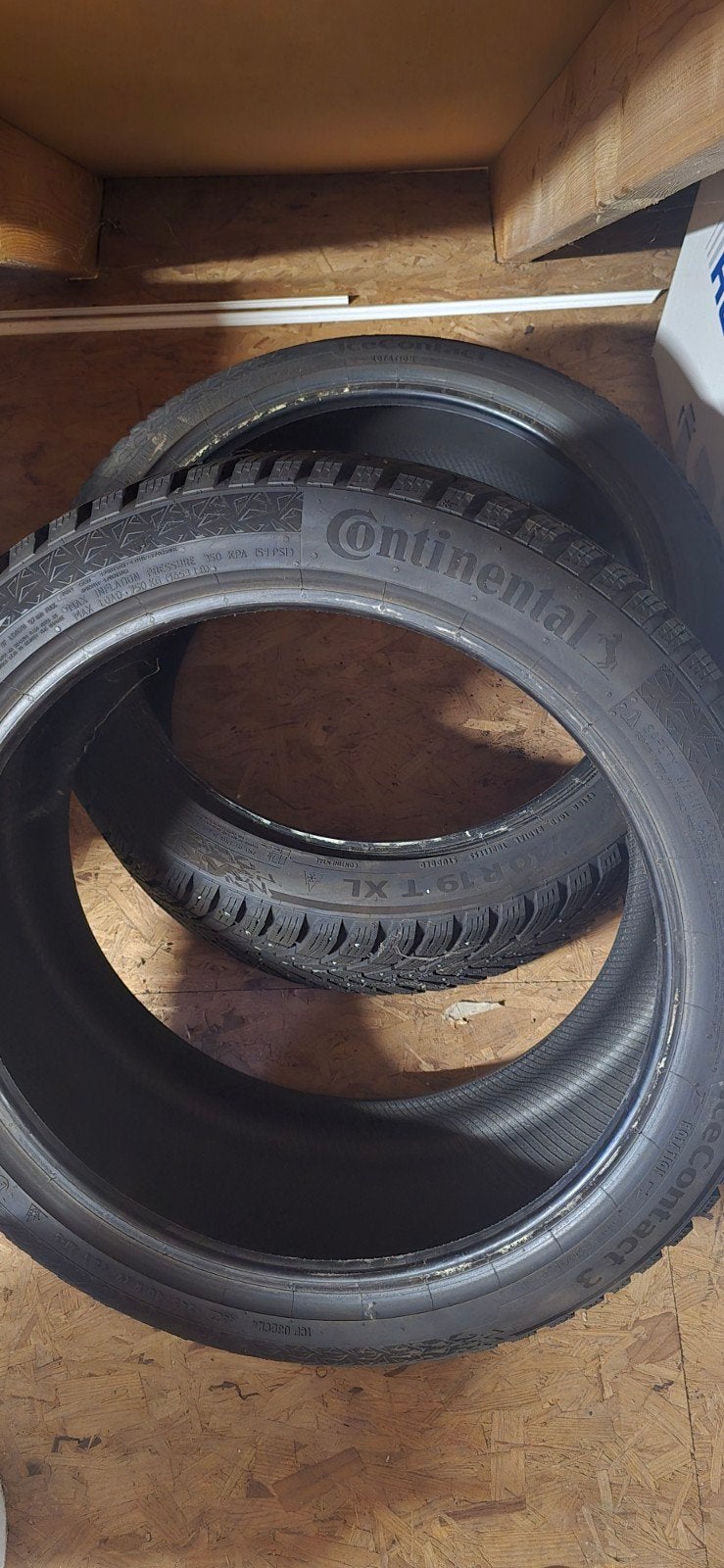 Continental IceContact 3 Winterbanden 245/40 R19, Winterbanden, Band(en), Personenwagen, Ophalen