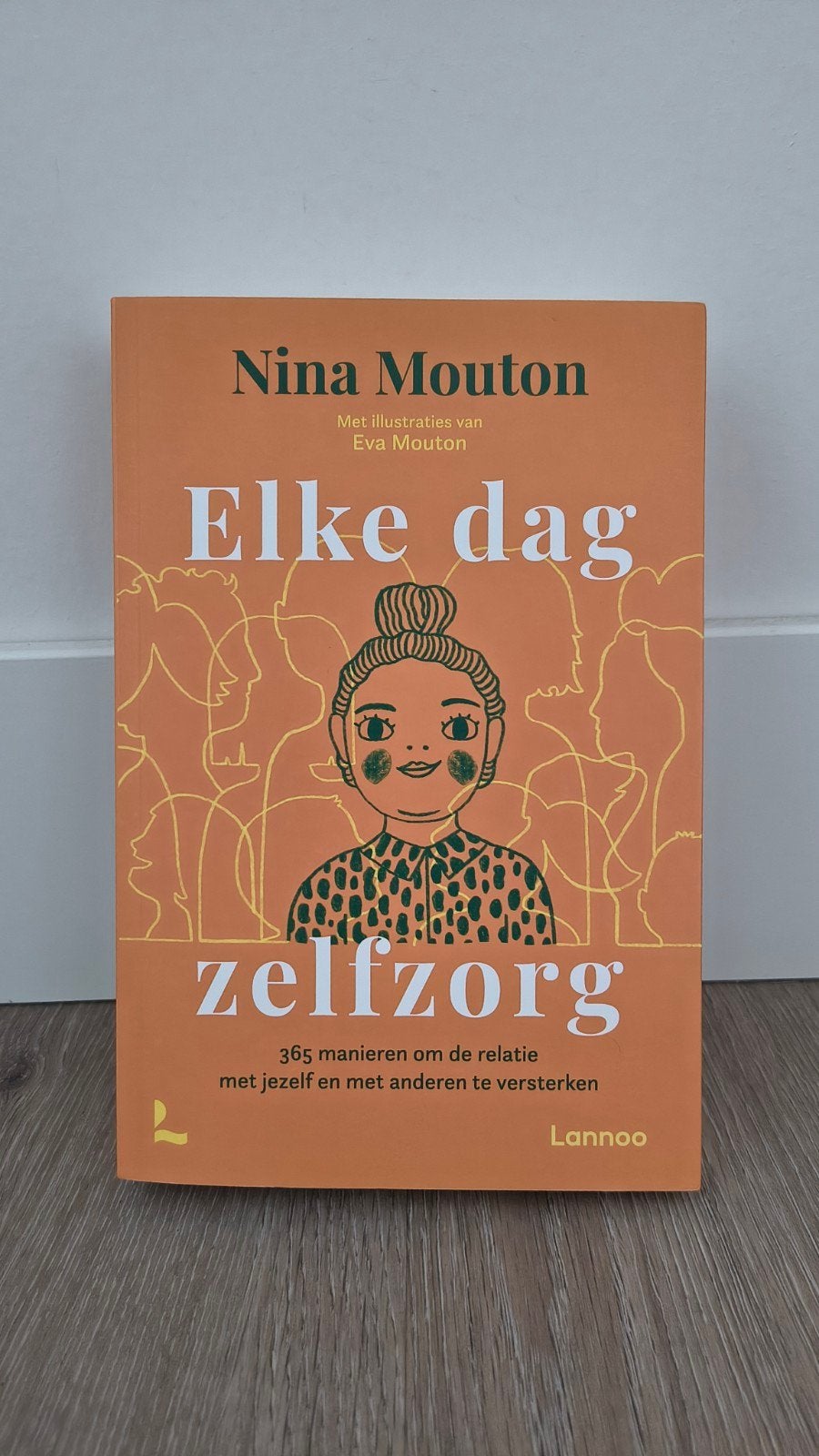 Elke dag zelfzorg - Nina Mouton, Boeken, Ophalen of Verzenden, Zo goed als nieuw, Nina Mouton