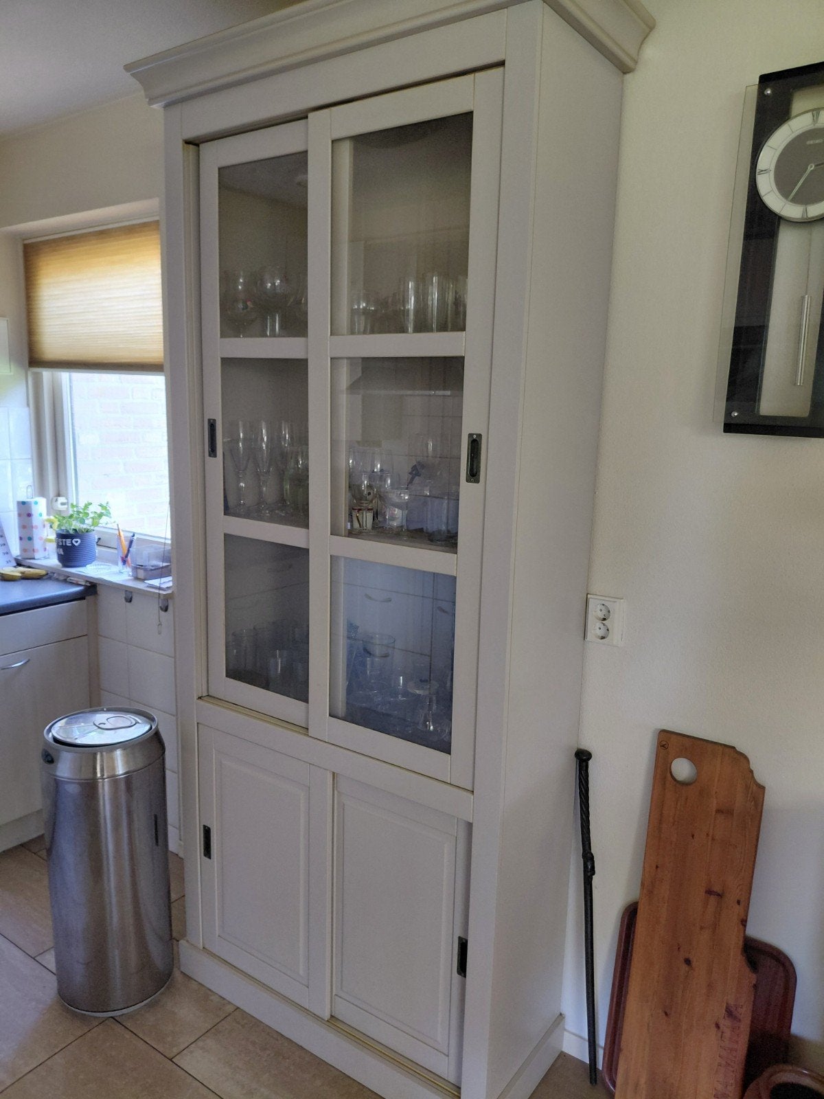 Kast met glazen schuifdeuren - Gebruikt maar prima, 100 tot 150 cm, Glas, Ophalen of Verzenden, Klassiek, Tijdloos