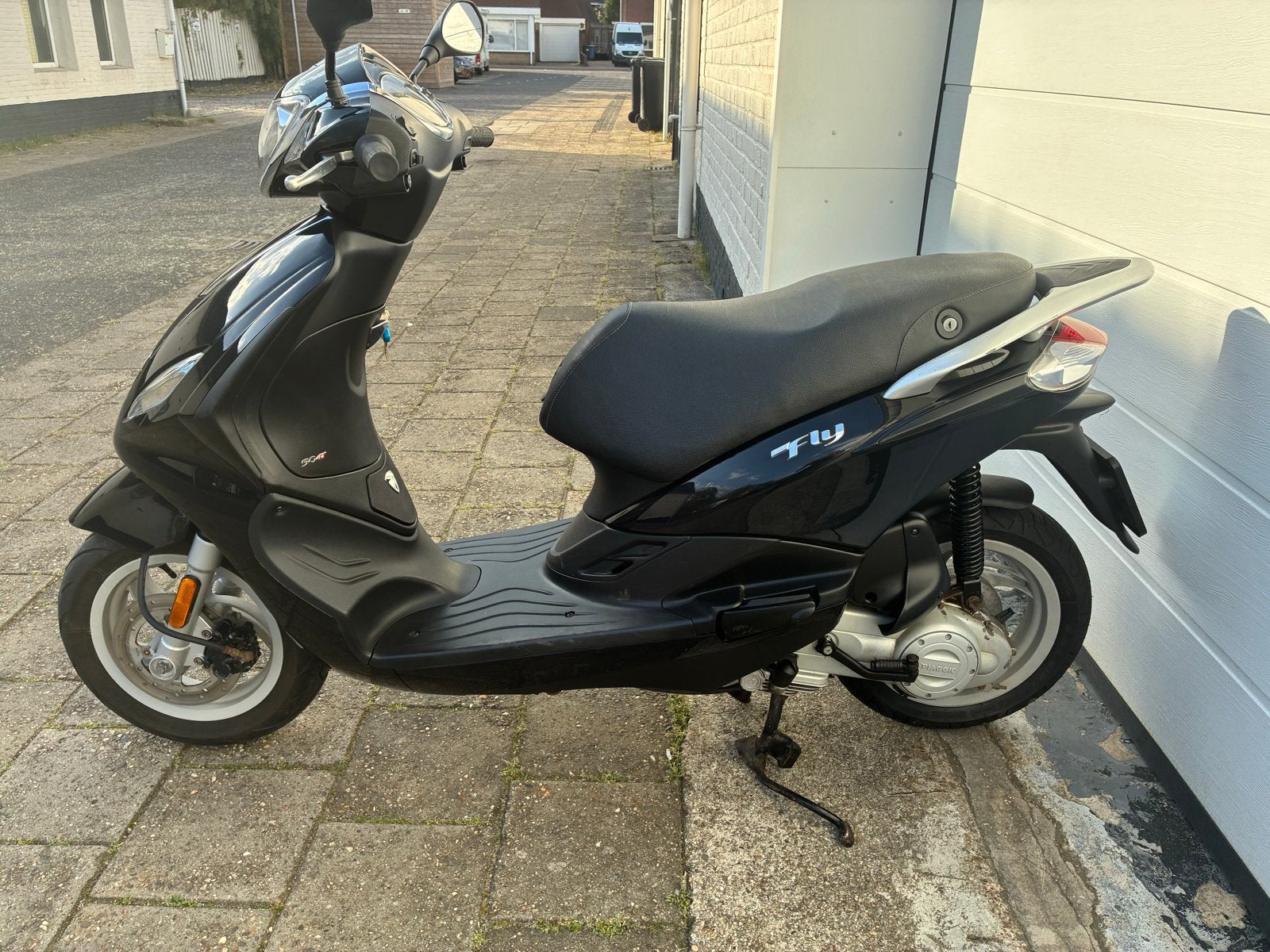 Piaggio New Fly 2016 - Glanzend Zwart - Goed Onderhouden, Ophalen, Gebruikt, Benzine