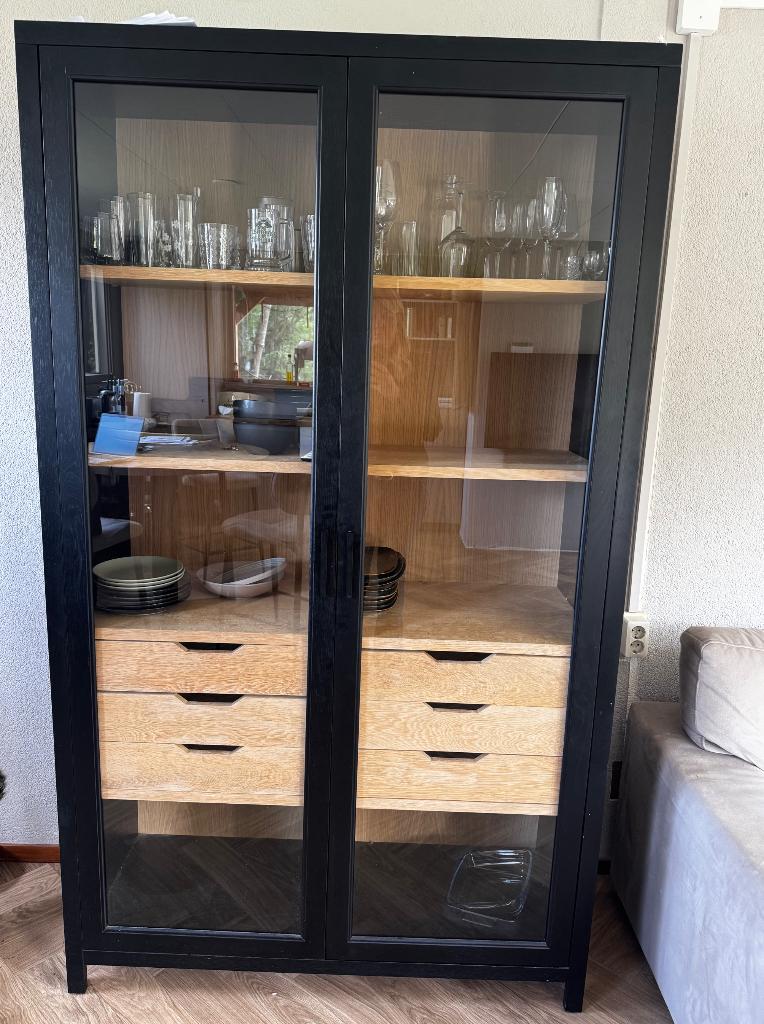 Vitrine kast eiken met zwart, Huis en Inrichting, Ophalen, Gebruikt, 50 tot 100 cm, 150 tot 200 cm