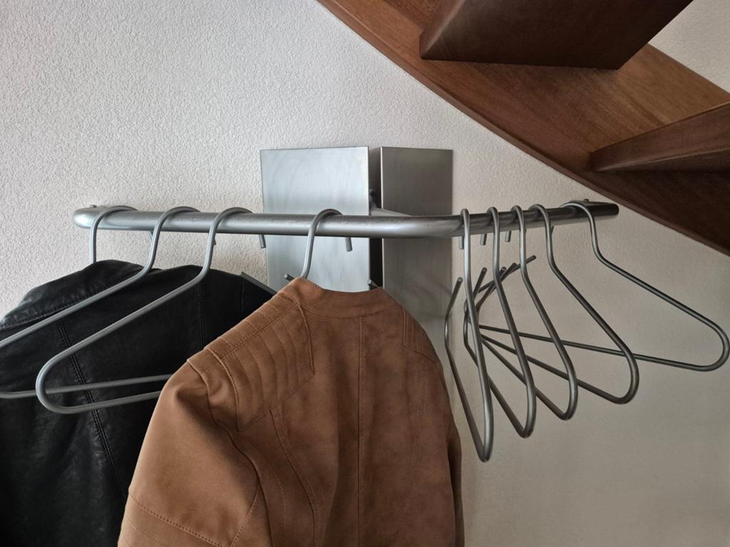 Rvs kapstok met hangers., Huis en Inrichting, Woonaccessoires | Kapstokken, Ophalen of Verzenden