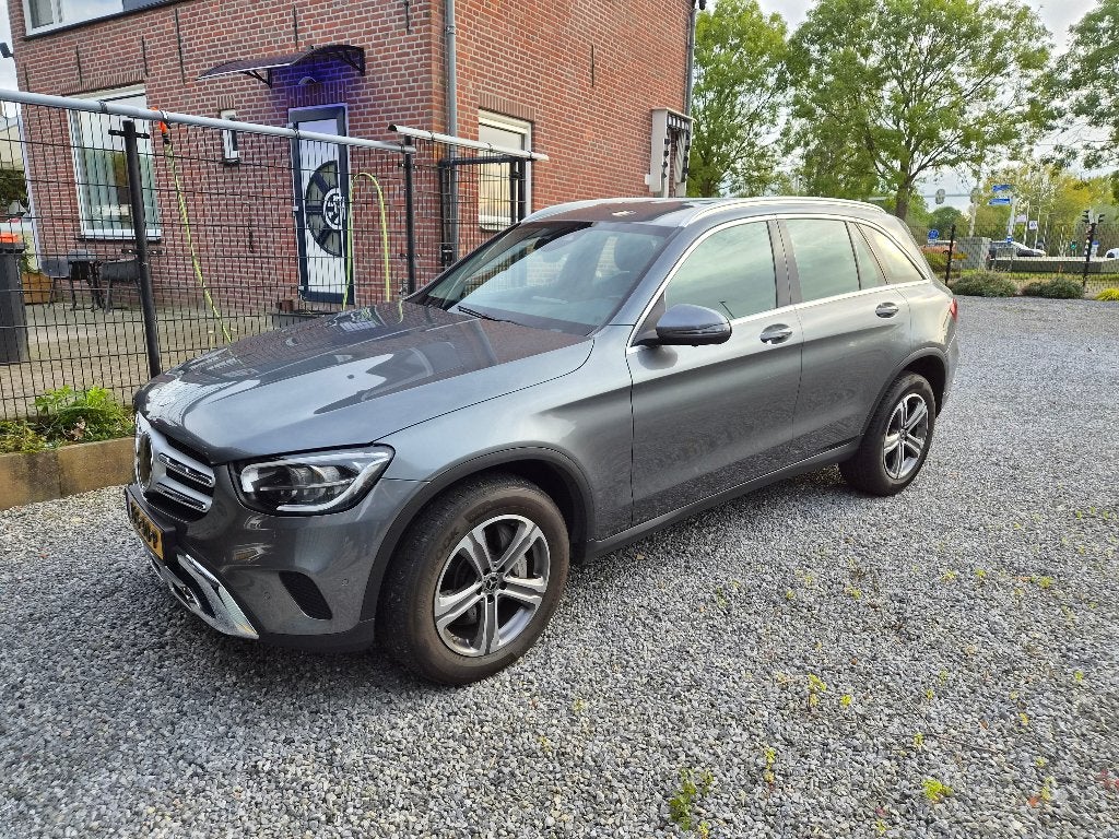 Mercedes-Benz GLC 300e 320pk 4MATIC 9G-TRONIC 2022 Grijs, Auto's, Automaat, Dealer onderhouden, 4 cilinders, 2000 kg