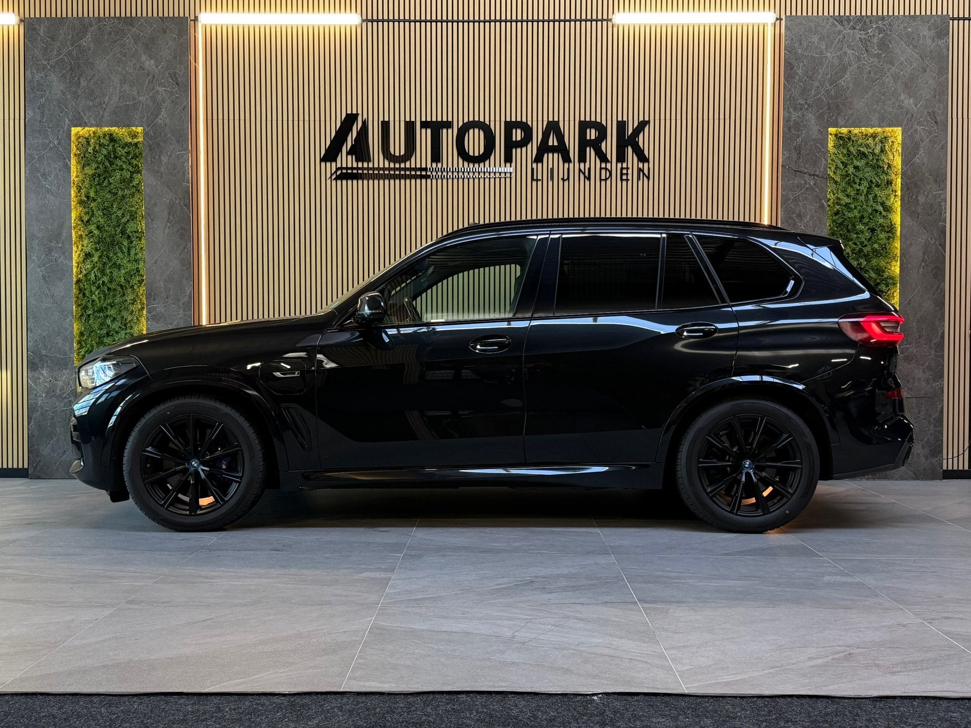 BMW X5 XDrive45e High Executive M-SPORT|PANO|HuD|360CAMERA|L, Auto's, Dealer onderhouden, Gebruikt, Zwart, Vierwielaandrijving