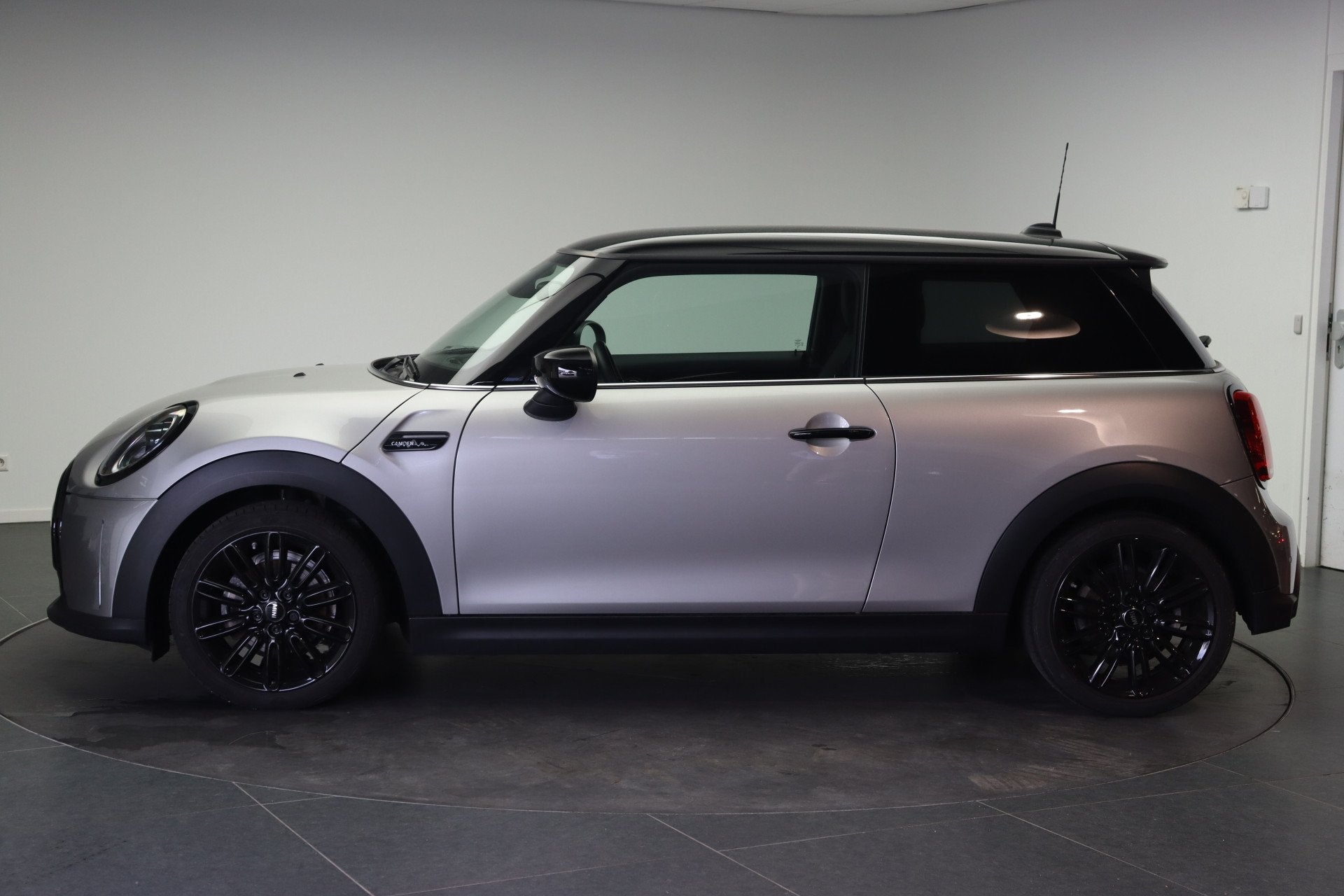 MINI Hatchback Cooper Classic Camden Automaat / Sportstoelen, 136 pk, Gebruikt, Met garantie (alle), 4 stoelen