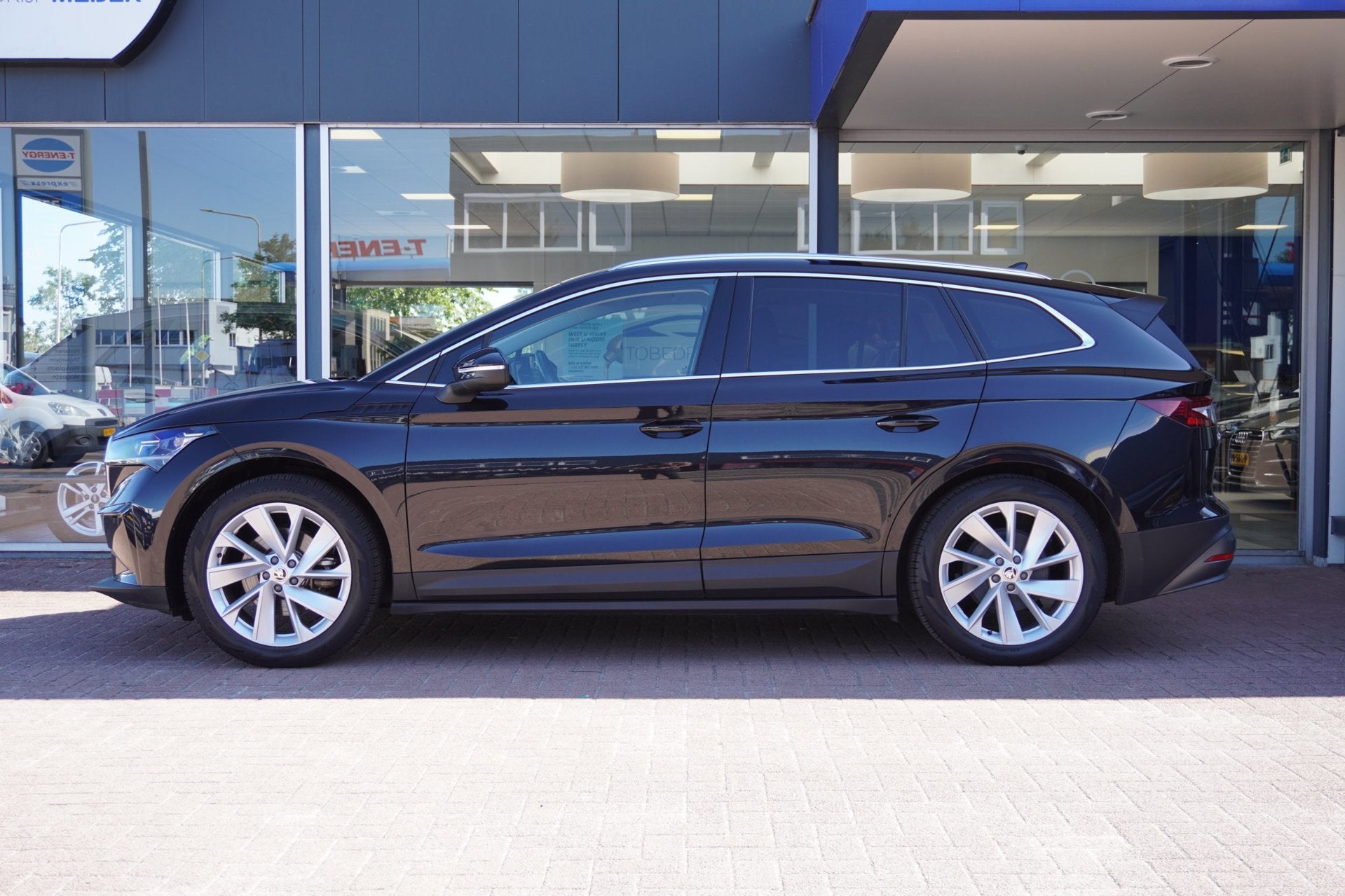 Skoda Enyaq iV 60 Automaat | Navigatie | 19 inch | CarPlay |, Auto's, Gebruikt, Zwart, 1865 kg, 179 pk