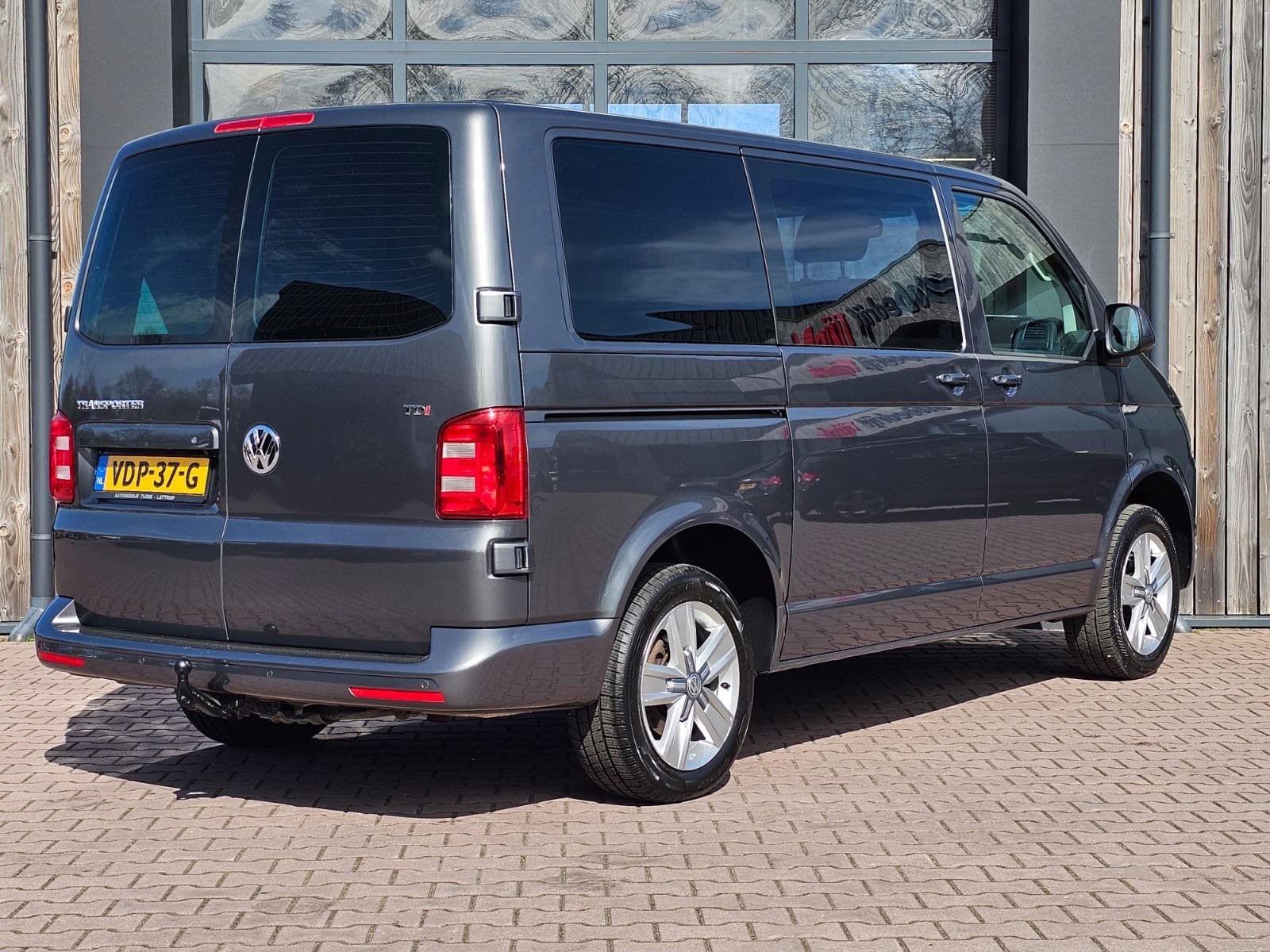 Volkswagen Transporter 2.0 TDI 150PK DSG Dubbele cabine L1H1, Auto's, Bestelauto's, Stof, Gebruikt, Euro 6, 4 cilinders