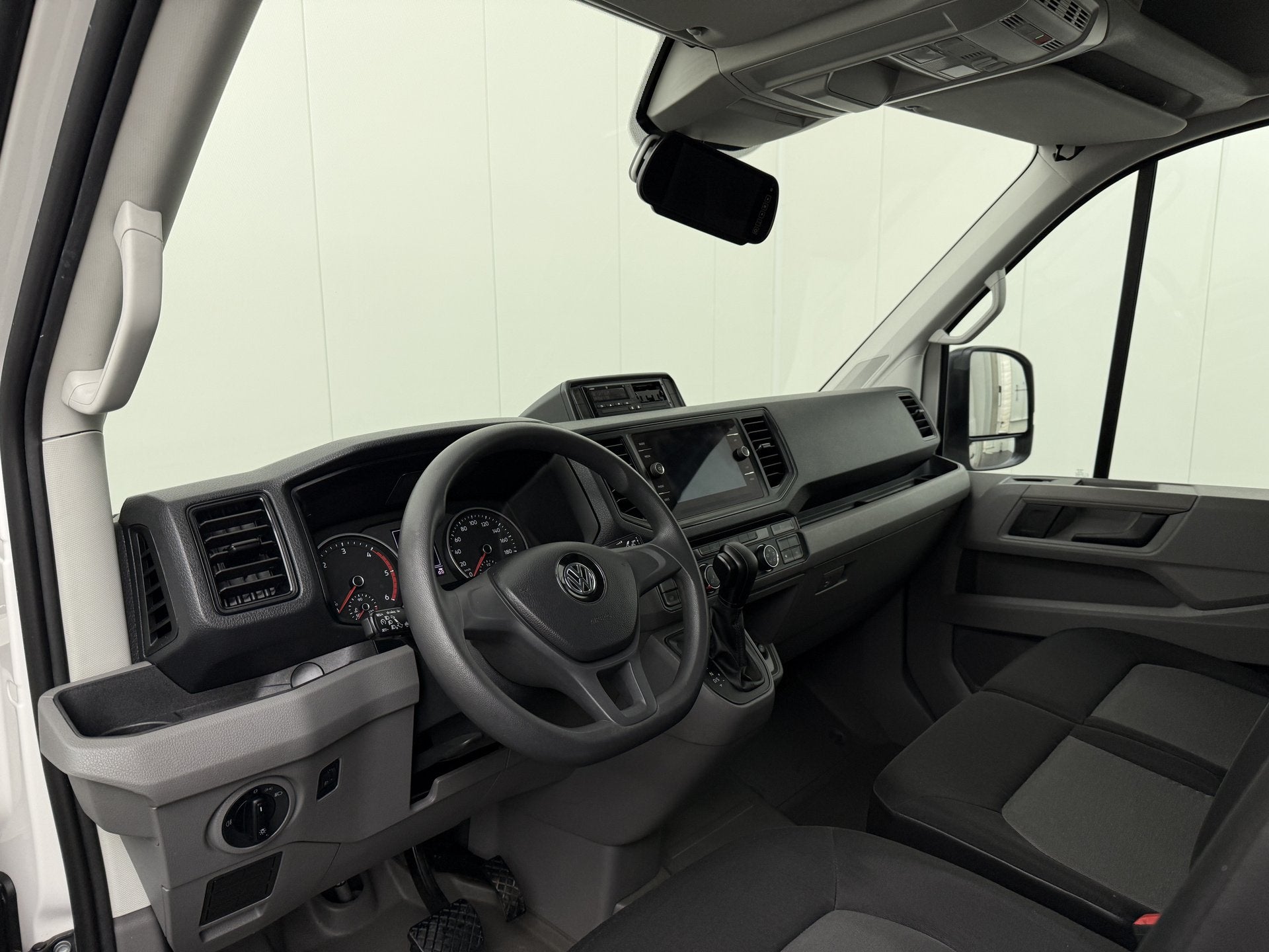 Volkswagen Crafter 2.0TDi 177PK Automaat Bakwagen+Laadklep |, Auto's, Bestelauto's, Automaat, Stof, Zwart, Volkswagen